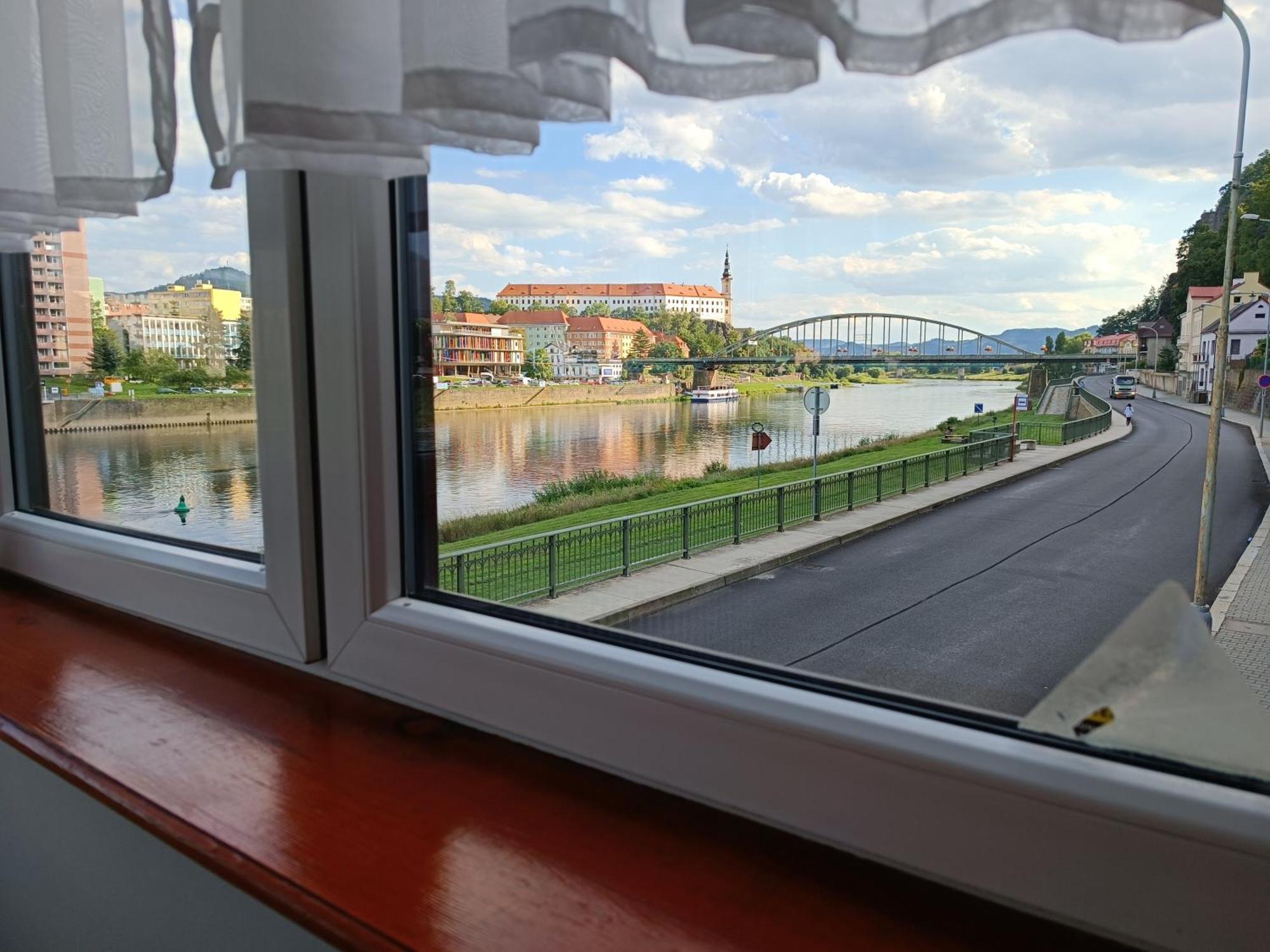 Ferienwohnung U Bocmana S Vyhledem Na Zamek A Labe Decin Exterior foto
