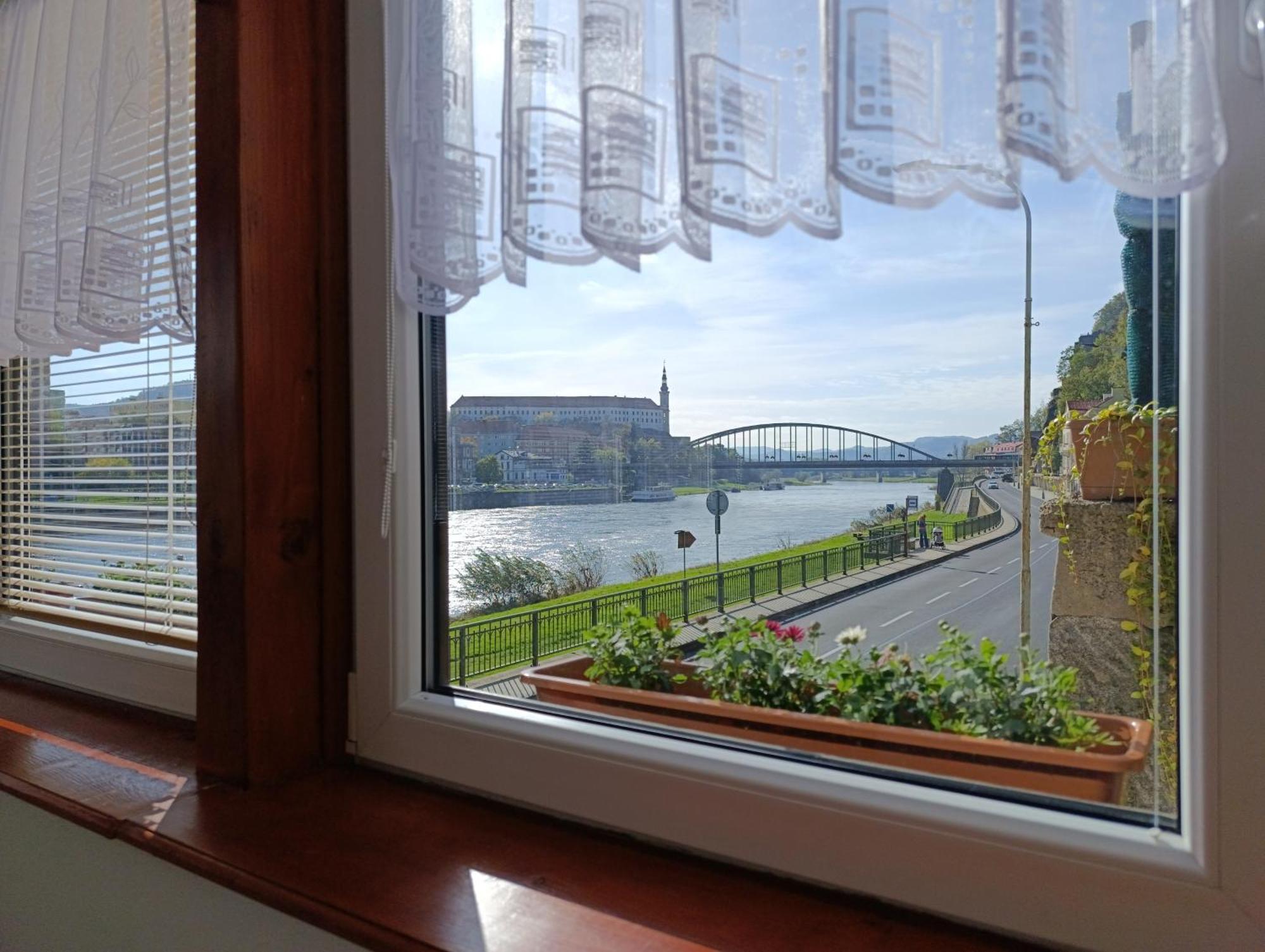 Ferienwohnung U Bocmana S Vyhledem Na Zamek A Labe Decin Exterior foto